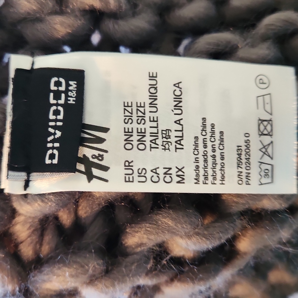 H&M Infinity Scarf - Picture 5 of 5